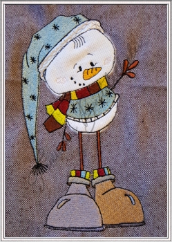 Schneemann mit Mütze und Schal